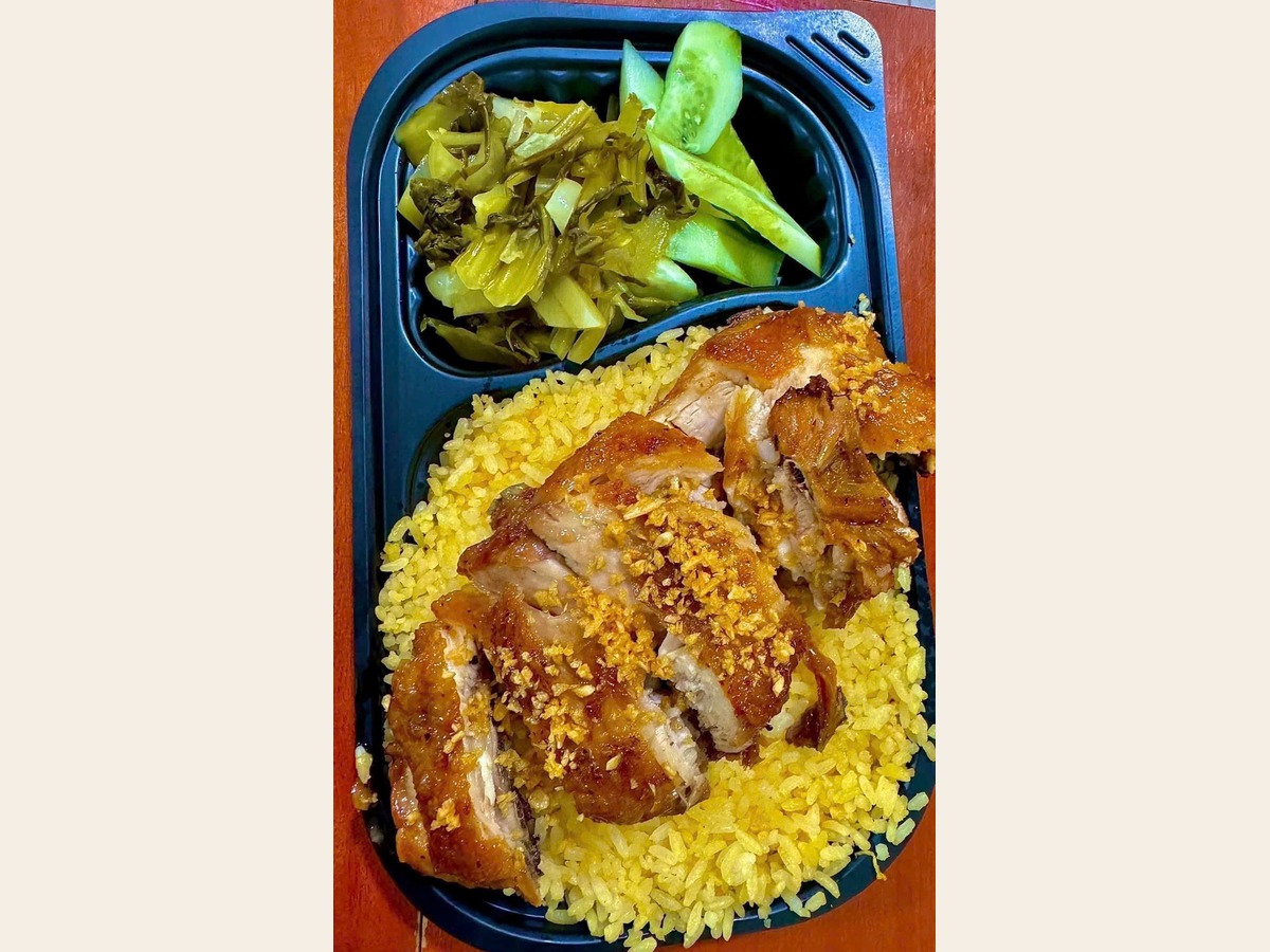 Cơm gà xối mỡ