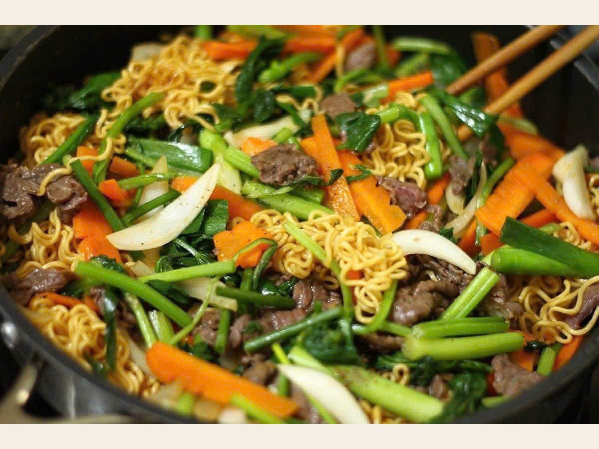 Mì xào cải bò